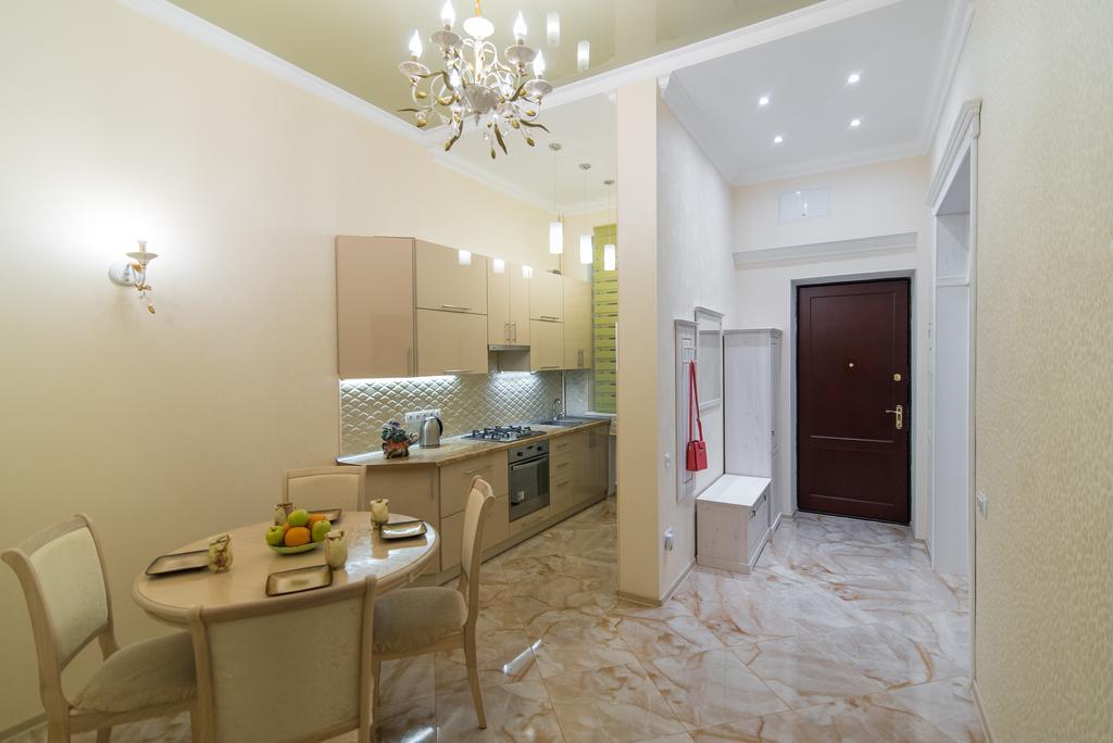 Vip Apartment na Derebasovskoi Odessa Buitenkant foto